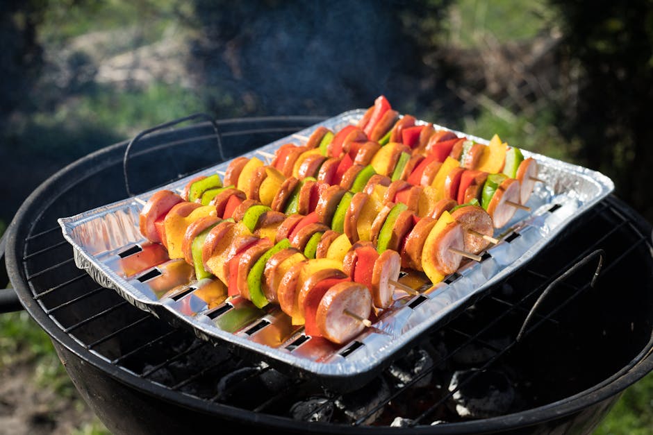 Grillede pølseburgere med paprika og løk