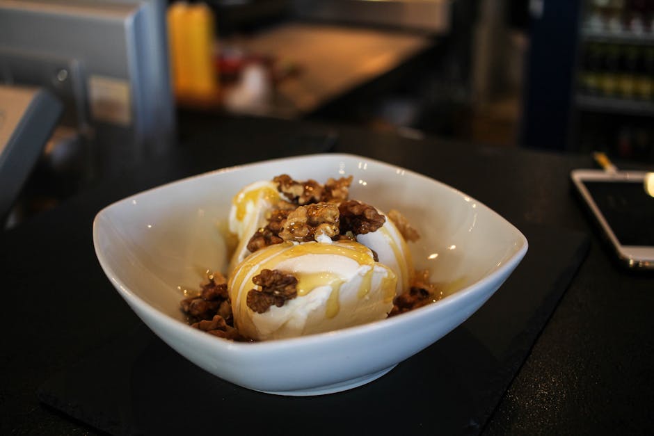 Baklava-kvadrater med vaniljeis og honning