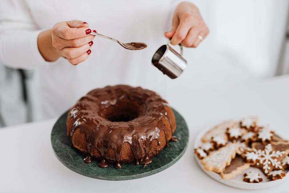 Saftig hasselnøttkake med blank sjokoladeglasur