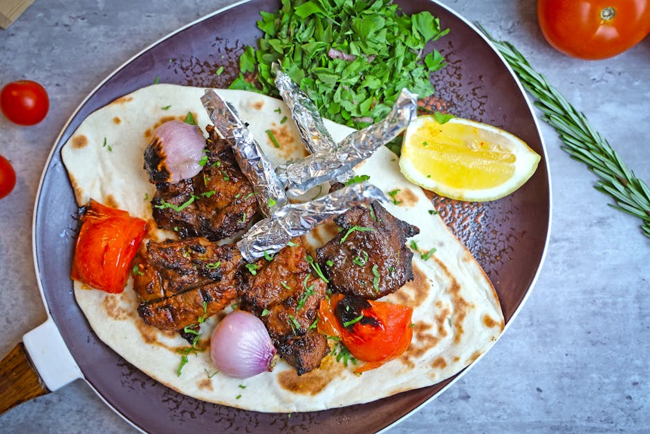 Kofta kebab med tzatziki og flatbrød