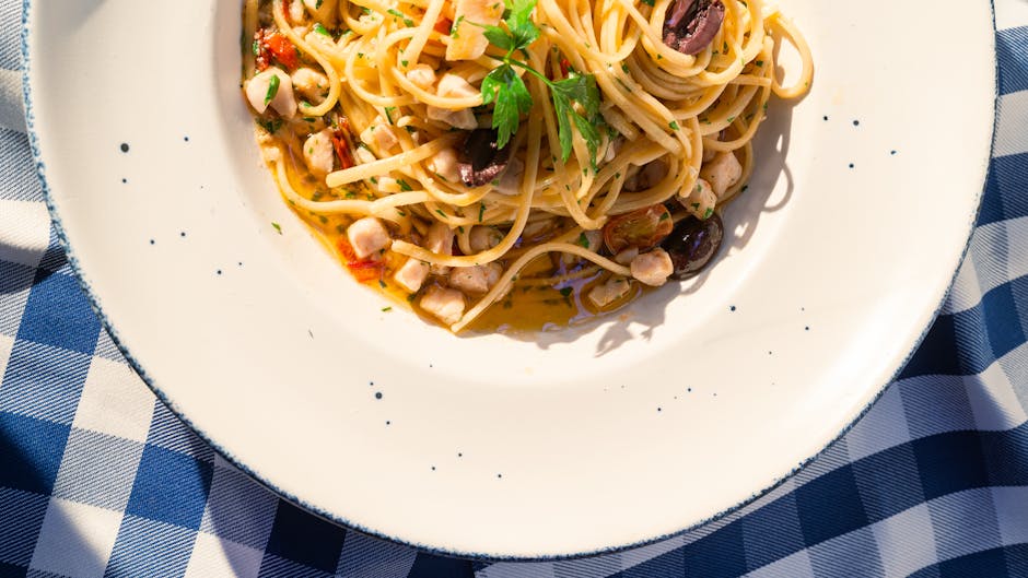 Spaghetti med oliven og brødsmuler