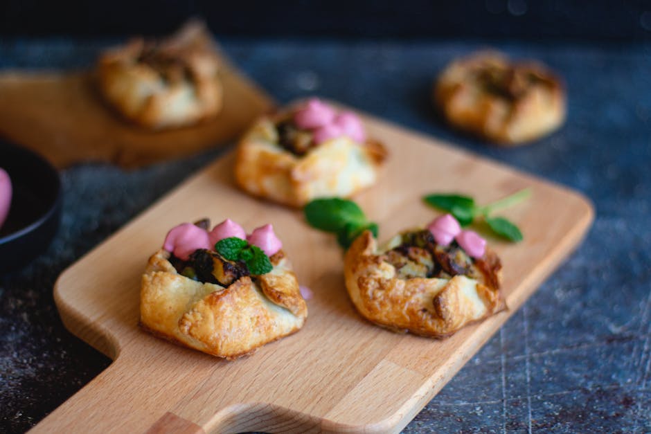 Tranebær- og brie-biter i butterdeig
