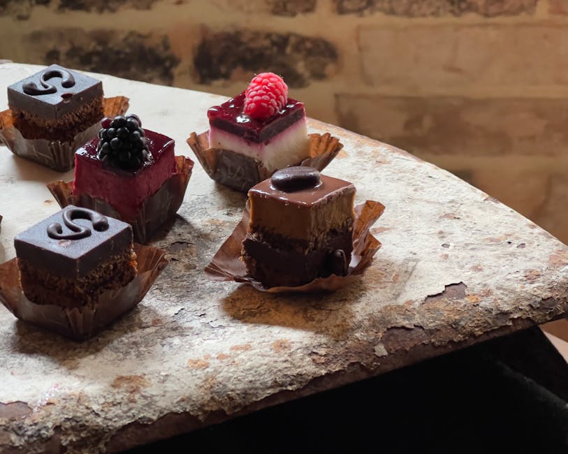 Sjokolade- og bringebær-petit fours