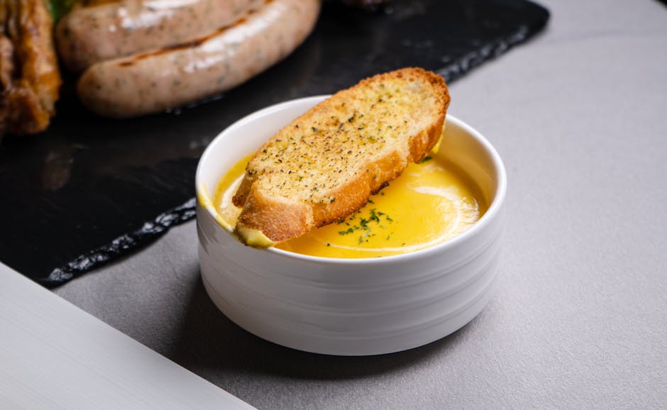 Kremet øl- og ostesuppe med hvitløkscrostini