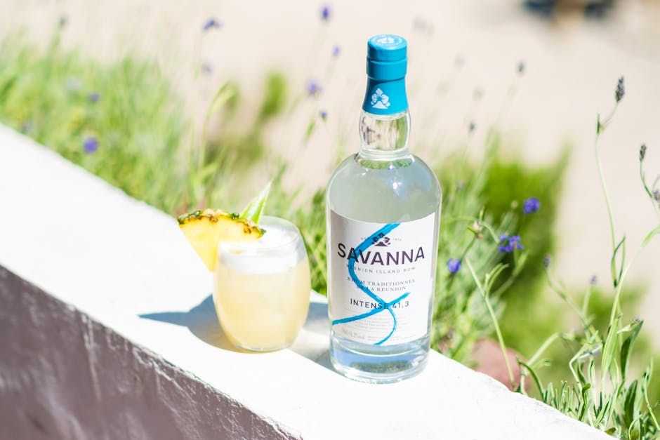 Ananas- og bringebær-romdrink