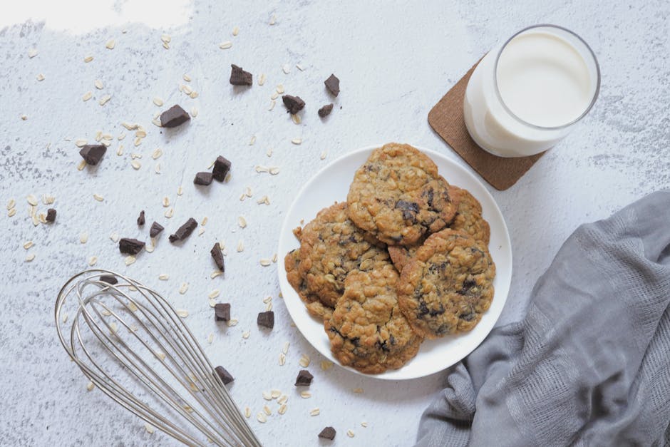 Havre- og rosinkaker med sjokoladebiter