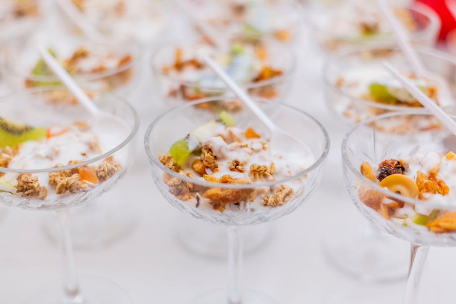 Eple- og rosinslaw med yoghurtdressing