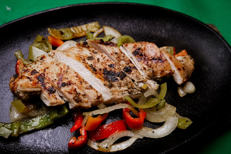 Krydret kyllingbryst med poblano- og paprikastrimler