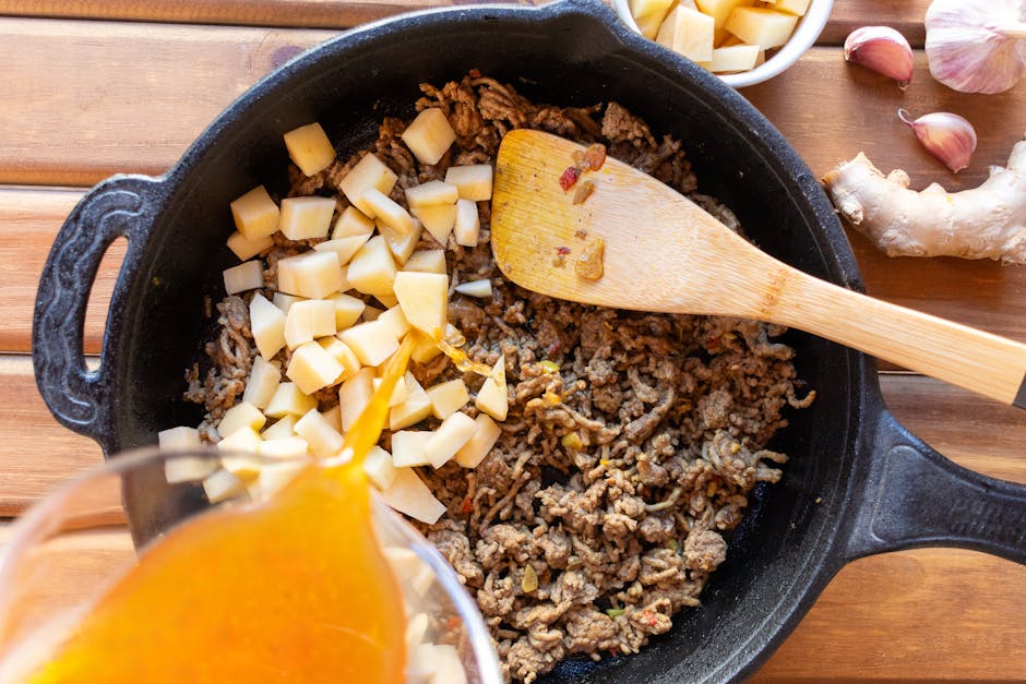 Skillet med neper, poteter og sprøstekt bacon