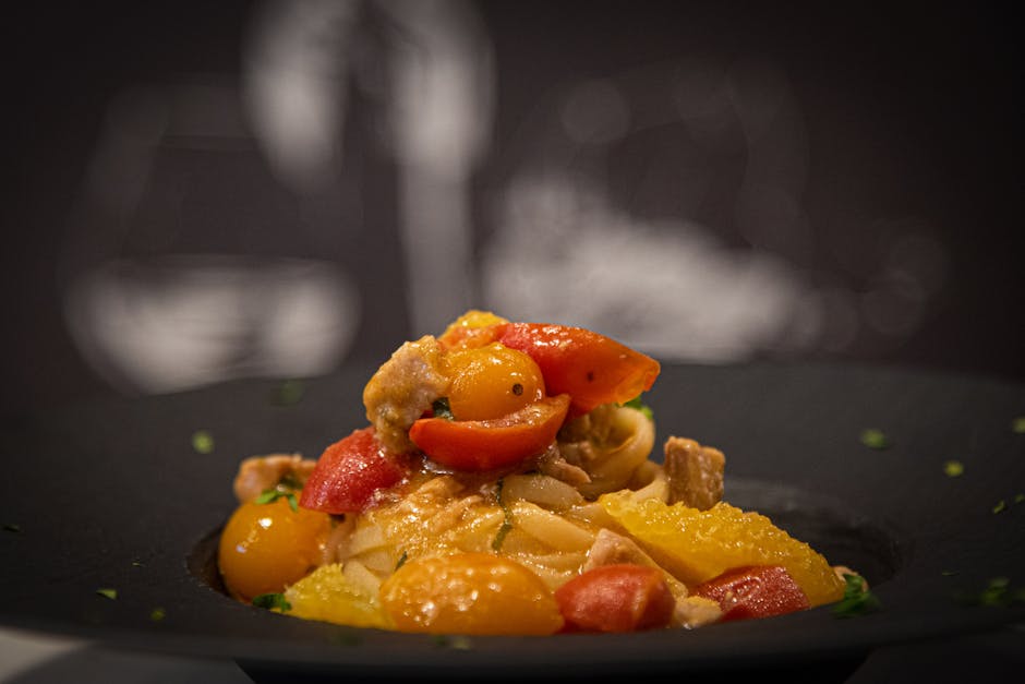 Castellane-pasta med pølse, paprika og cherrytomater