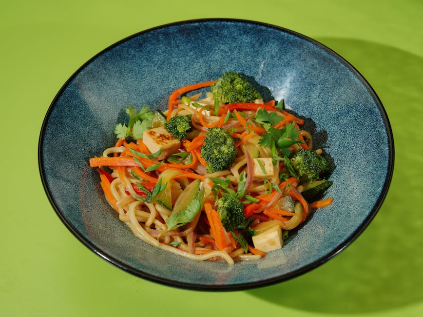 Udon-nudelsalat med tofu og misodressing