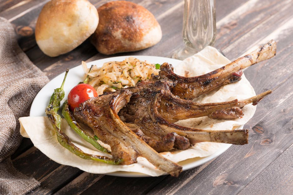 Krydrede lammekoteletter med yoghurt og mynte