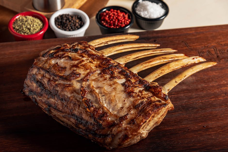 Helstekt lammeribbe med Madeira- og pepperkornsaus