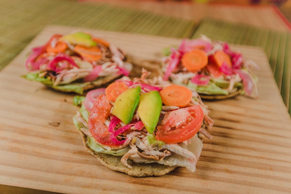 Kyllingtostadas med frisk reddikslaw