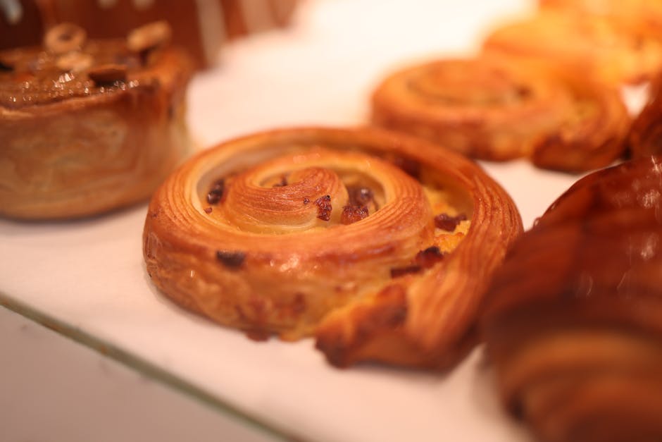 Kanelrull med eple- og rosinfyll