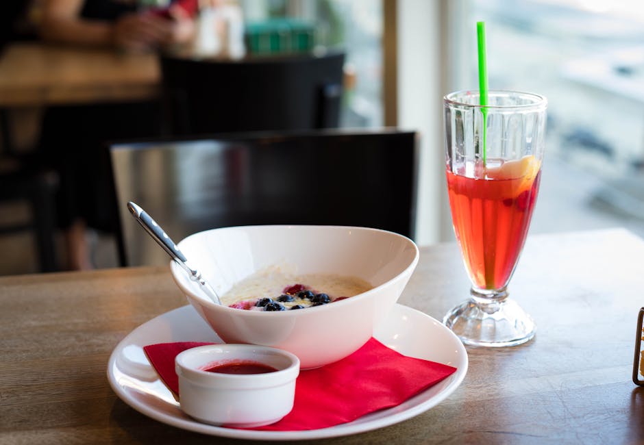 Næringsrik frokostgrøt med bær og nøtter