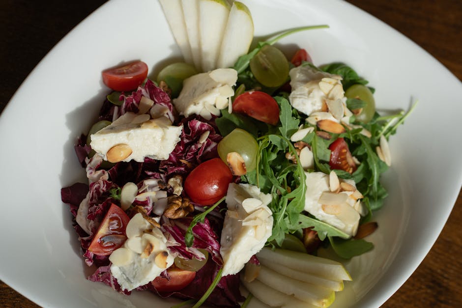 Salat med pære, valnøtter og blåmuggost