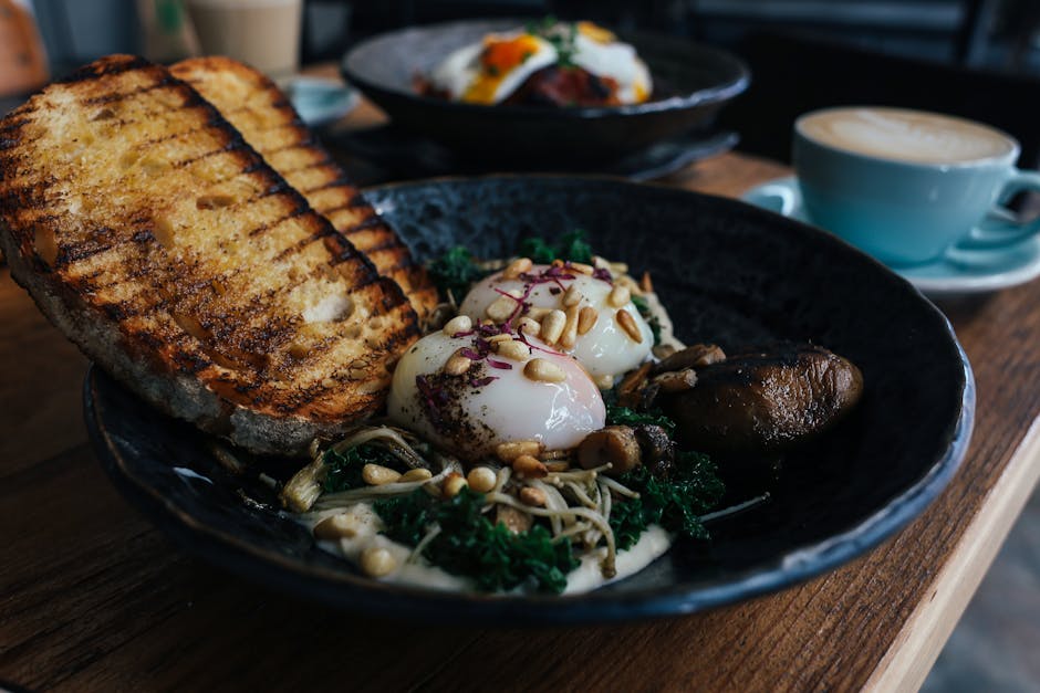 Posjerte egg med sopp på to måter