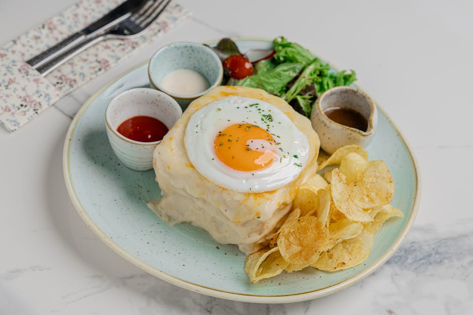 Klassisk Croque Madame med stekt egg