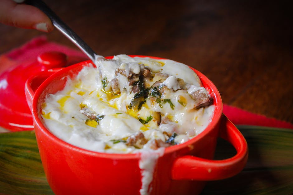 Kremet gritsgrateng med pølse og ost