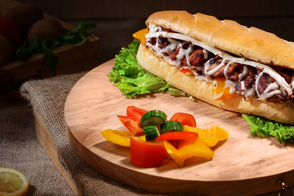Kylling- og paprikasandwich med koriander- og mandelrelish