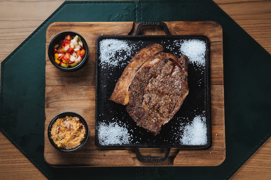 Stekt ribeye-biff med frisk tomat- og kaperssalsa