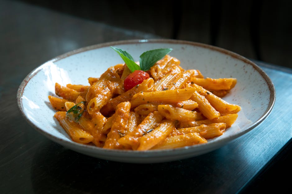 Penne Rigate med basilikumkrem og tomatsaus