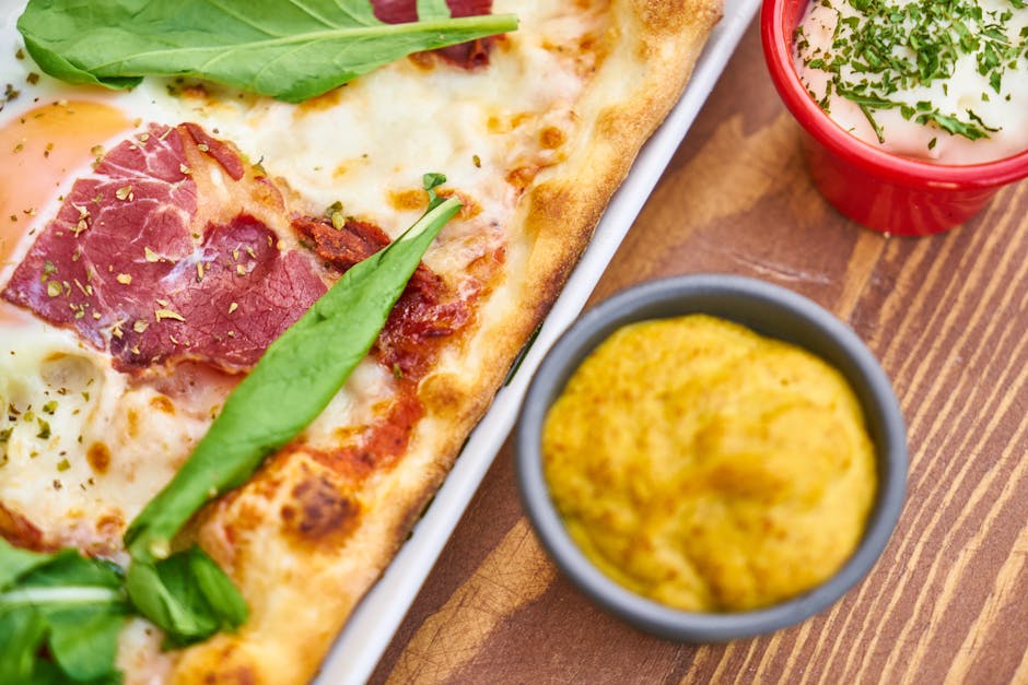 Pizza med speck og sennepsgrønnsaker