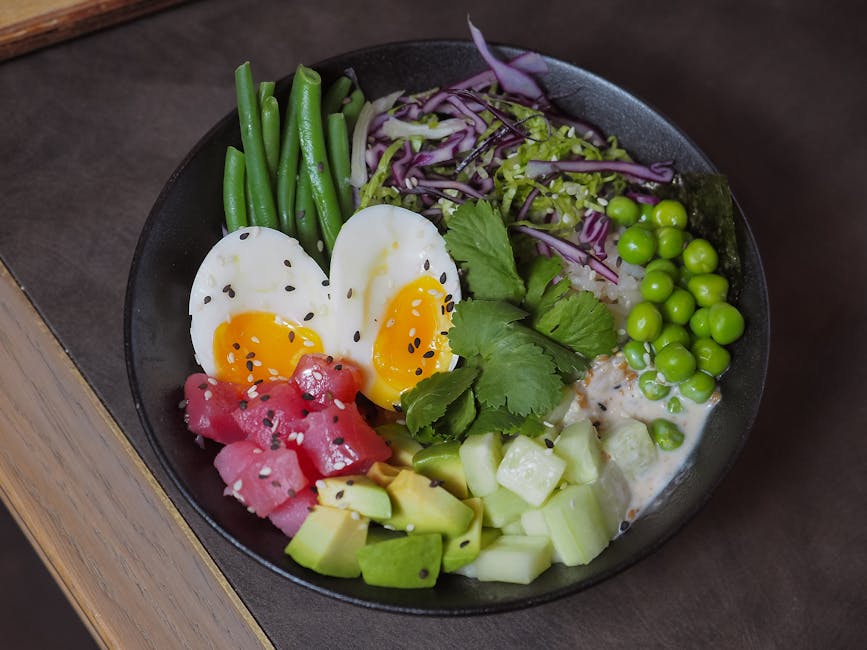 Fargerik salat med avokado, rødbeter og erter
