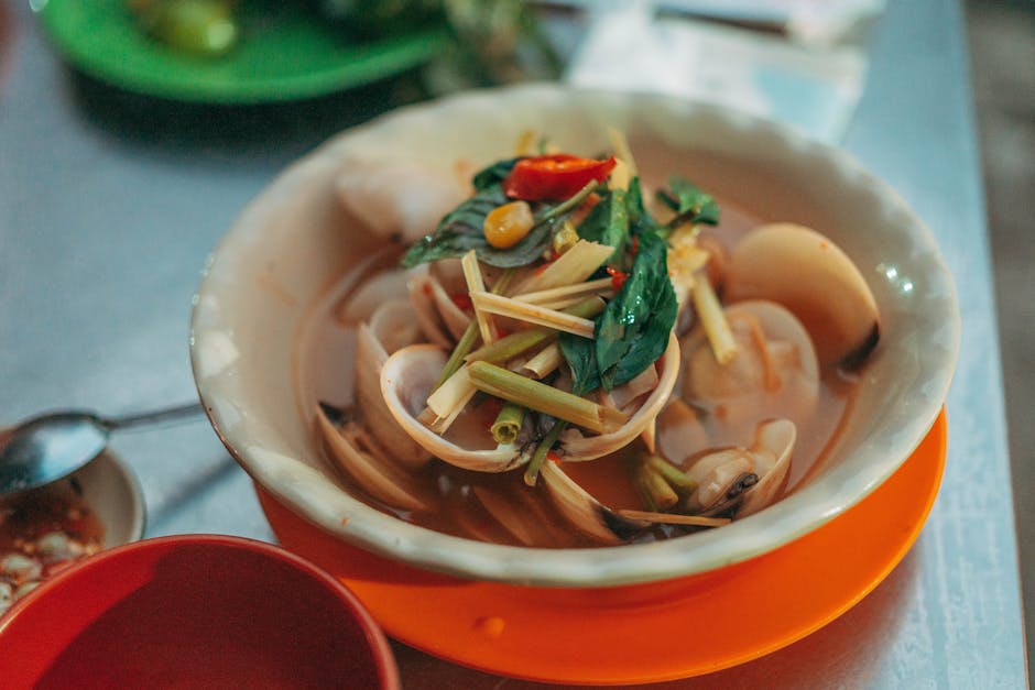 Wokede hjerteskjell med chili og asiatisk basilikum