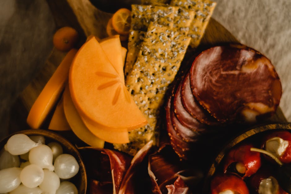 Kielbasa med krydret pepperrotsennep og kjeks