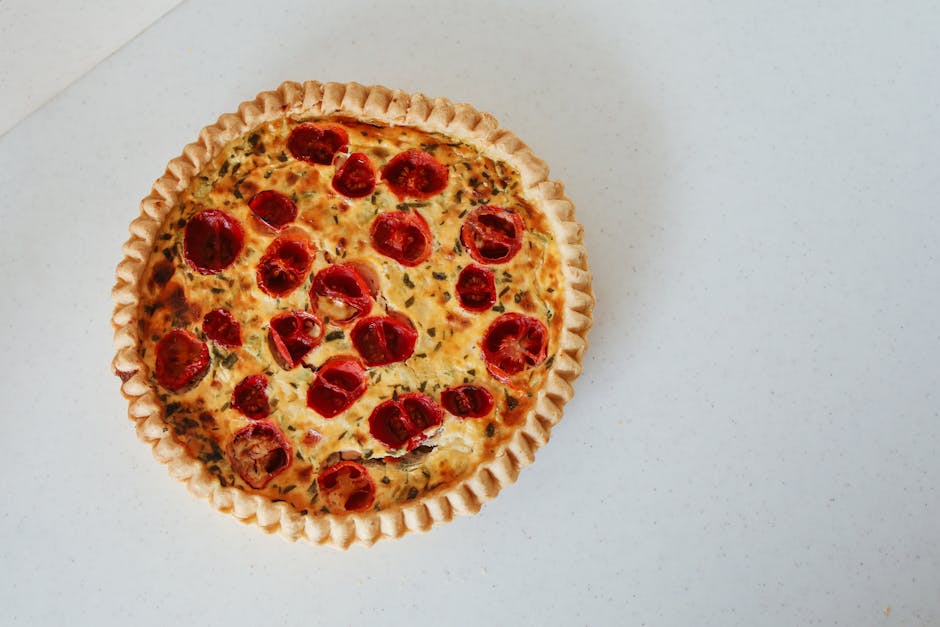 Kalvebrissel- og baconpai med tomat