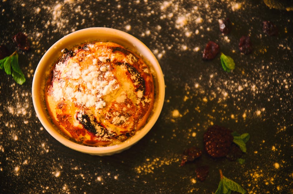 Meyer-sitron- og bjørnebærbrødpudding med sitronkrem