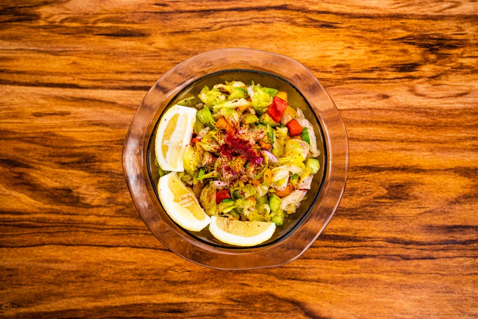 Salat med selleri og soppressata, servert med sitron