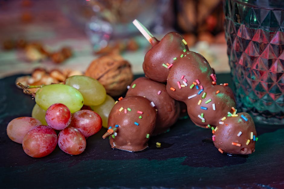 Hvit sjokoladekonfekt med druer og peanøtter