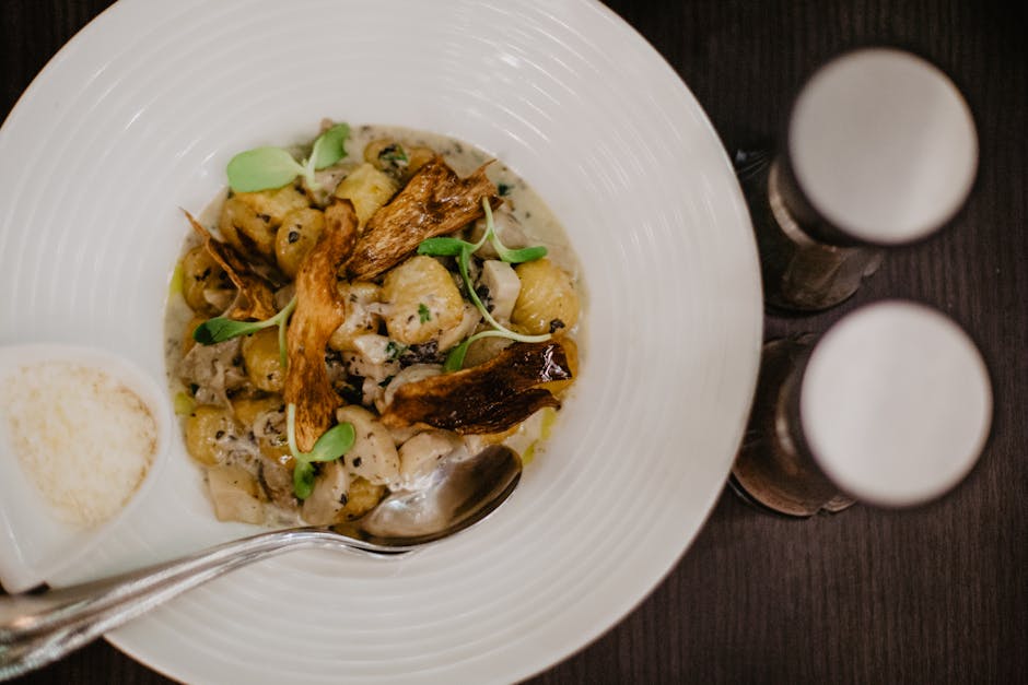 Urtegnocchi med kremet soppsaus