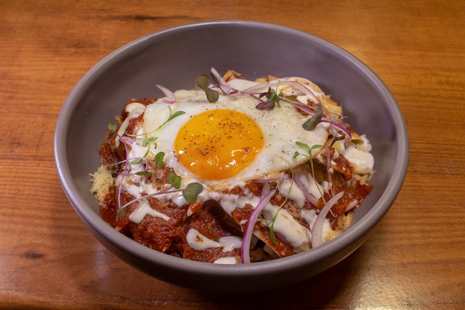 Chilaquiles Rojos (tradisjonell meksikansk frokostrett)