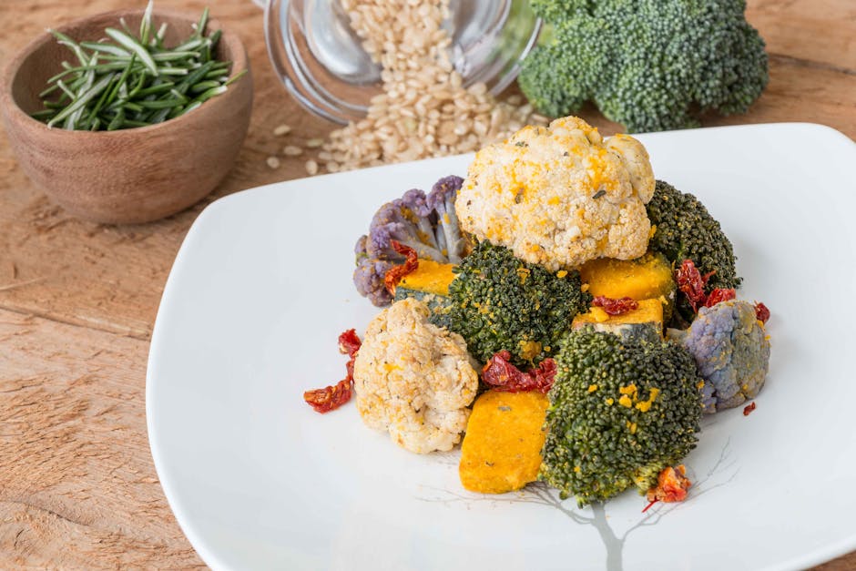 Sprøstekt brokkoli- og blomkålsalat med parmesan