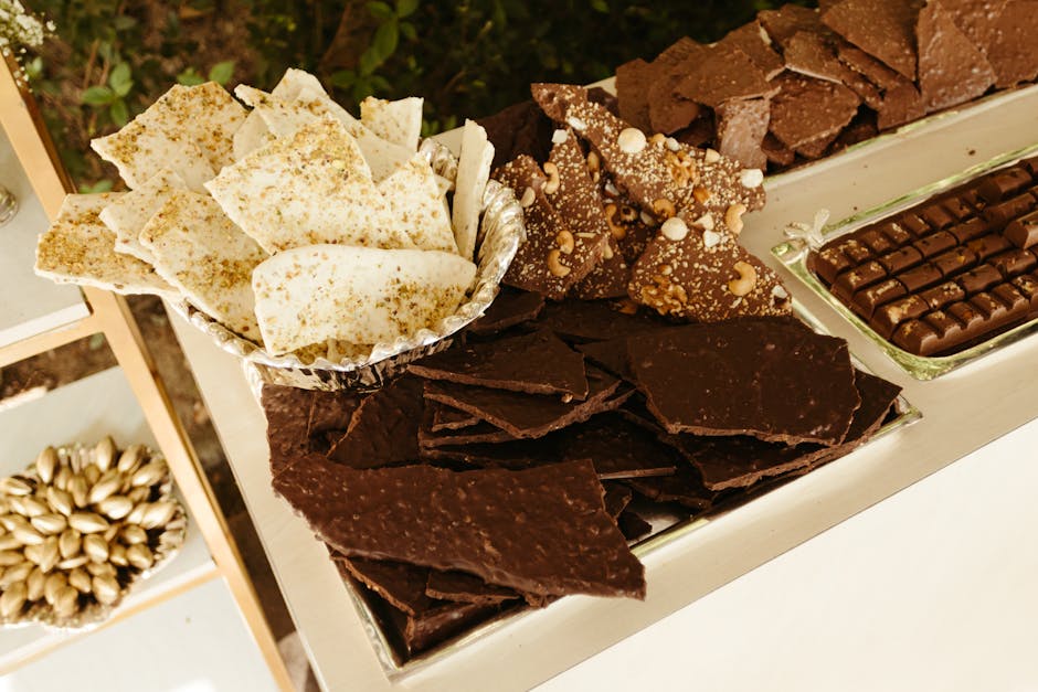 Tropisk sjokoladebark med kokos, mango og makadamianøtter