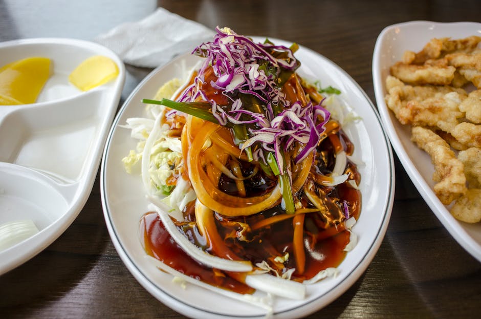 Kålsalat med syltet kål og paprika