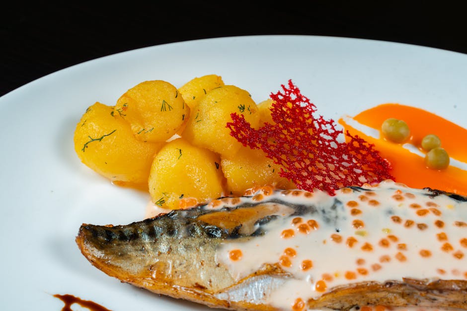 Manhattan fiskesuppe med ovnsbakte poteter og baconrelish