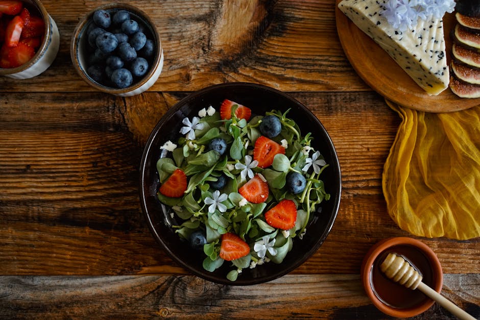 Søt salat med blåbær, nøtter og geitost
