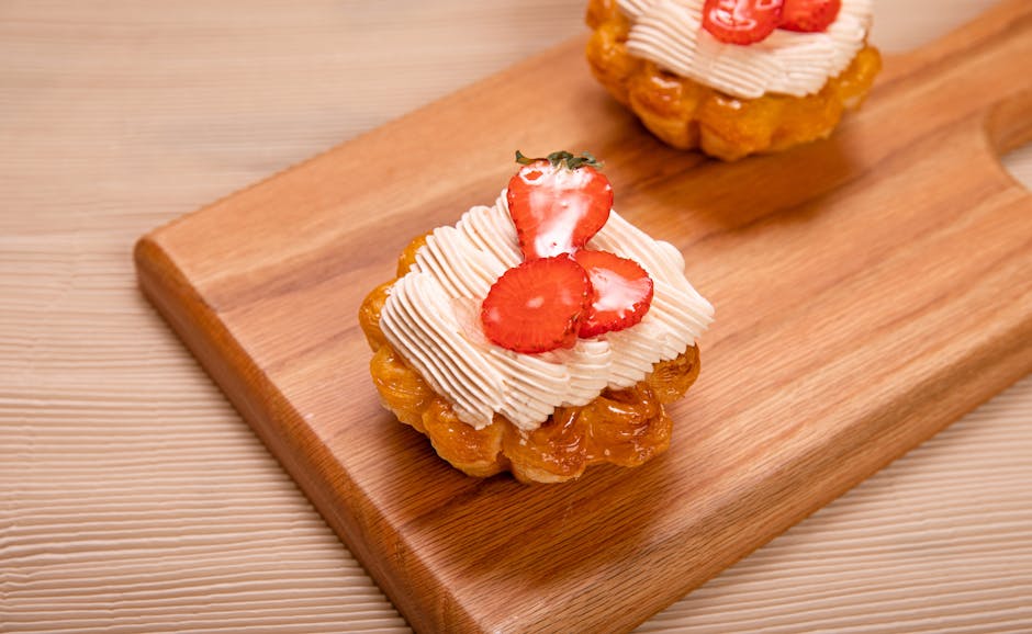 Jordbær- og butterdeigskake med vaniljekrem