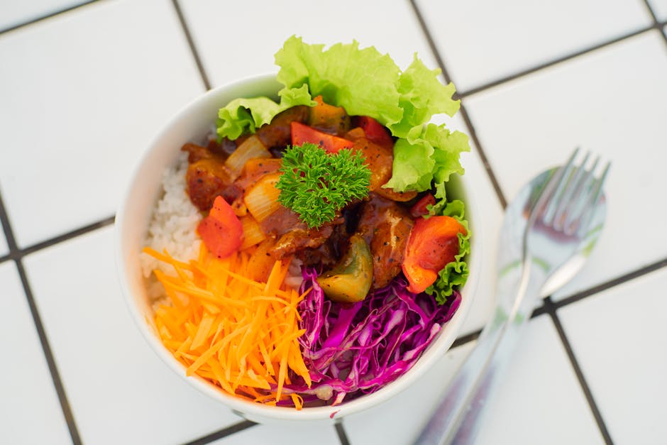 Brun ris- og kyllingsalat med epler