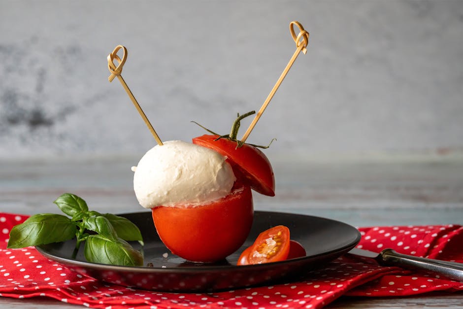 Caprese-spyd med tomat, mozzarella og basilikum