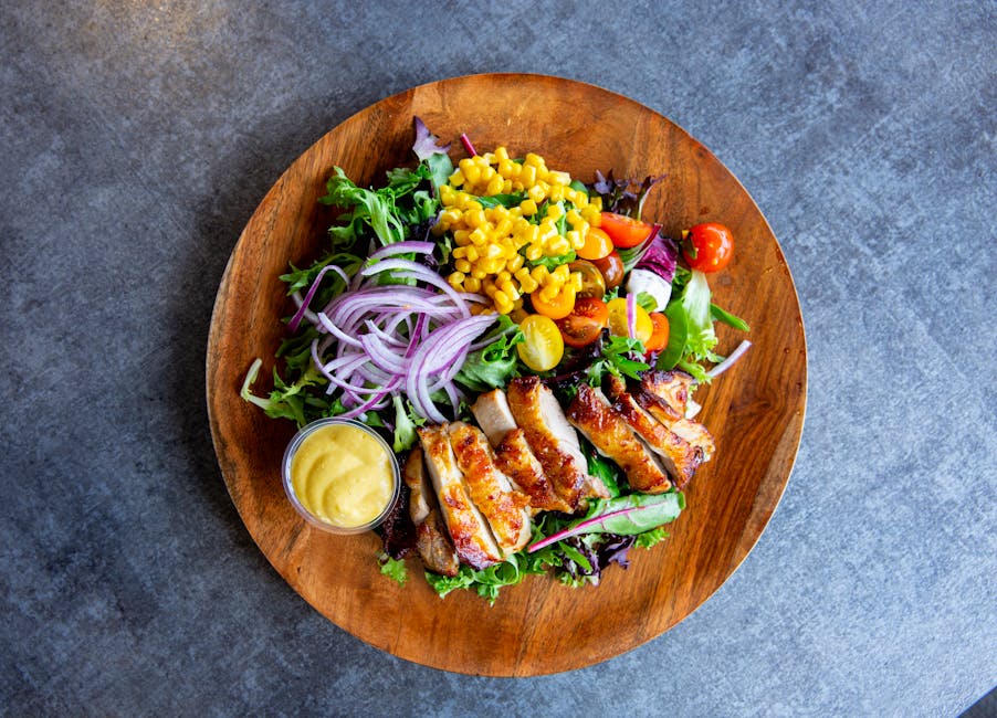 Grillet kyllingsalat med chipotle-chili-dressing og chili-lime-tortillachips