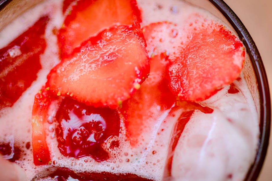 Jordbæris-soda med hjemmelaget sirup