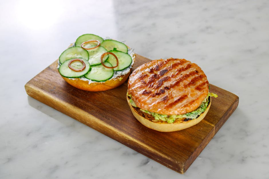 Lakseburgere med rabarbrachutney