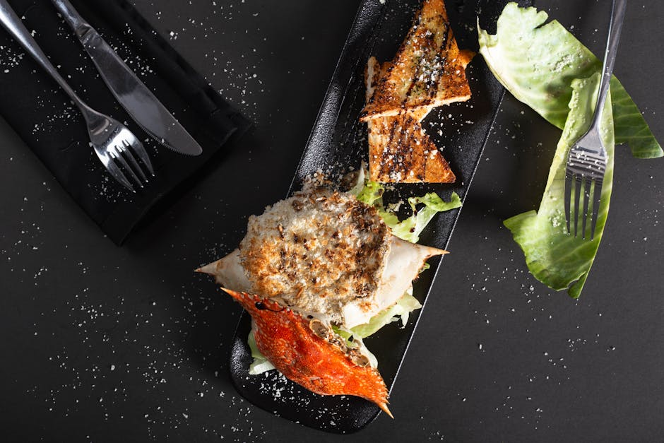 Grillet grønnsakssalat med krabbekaker og safran-aioli