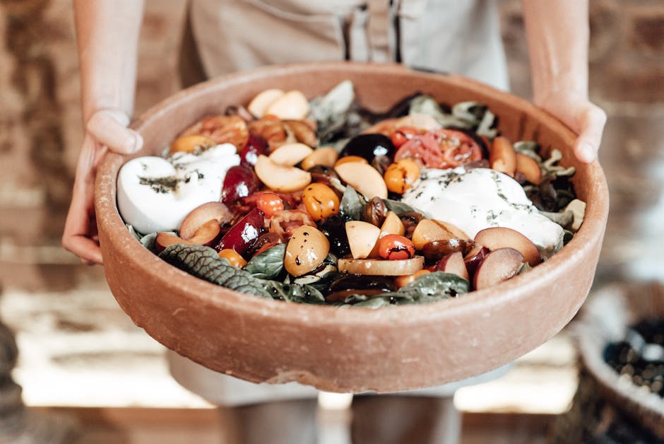 Fargerik salat med kulturmelk- og gressløkdressing